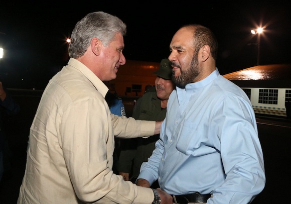 El primer vicepresidente cubano, Miguel Díaz-Canel, llega al aeropuerto Augusto César Sandino de Managua. Foto: El 19 digital.