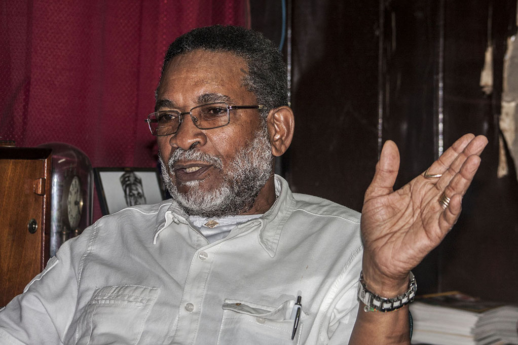 El Gran Maestro Lázaro Cuesta Valdés reconoció el aporte de Osorio, al ofrecerles su tiempo, conocimientos y resultados. Foto: René Pérez Massola