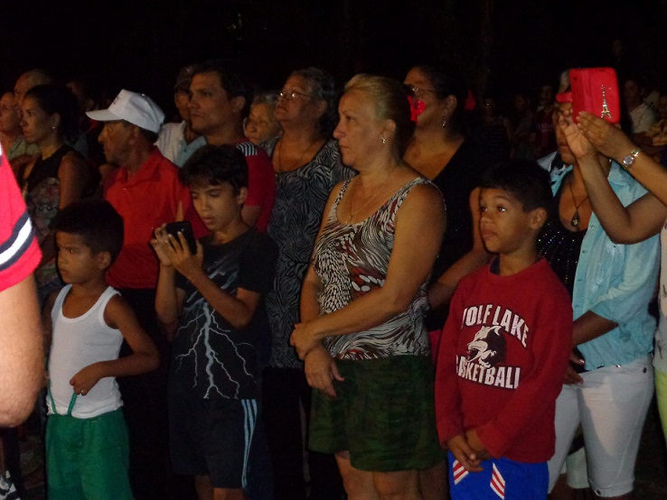 Cada año asisten al Asalto Simbólico bayameses de diferentes generaciones. Foto: Lianet Suárez Sánchez