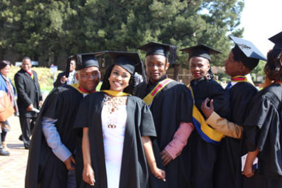 Más de 500 jóvenes sudafricanos graduados como médicos en Cuba