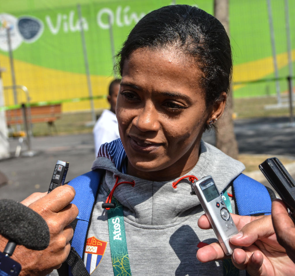 La judoca Dayaris Mestre Álvarez, de la división de 48 Kg, en los exteriores de la Villa Olímpica, en los XXXI Juegos Olímpicos de Rio de Janeiro, en Brasil, el 4 de agosto de 2016. ACN FOTO/Marcelino VAZQUEZ HERNANDEZ/