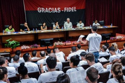 Primer vicepresidente cubano dialoga con estudiantes universitarios