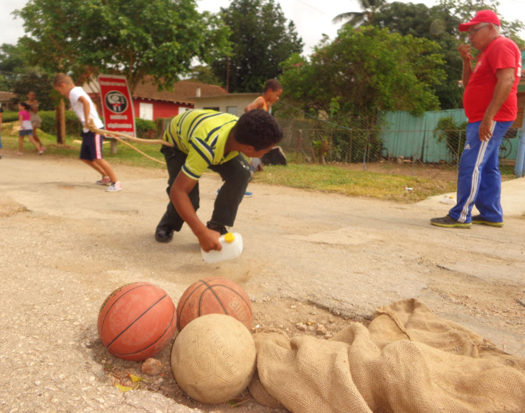 Los juegos recreativos con los niños sobresalieron entre las iniciativas. Foto: Martínez Alejo
