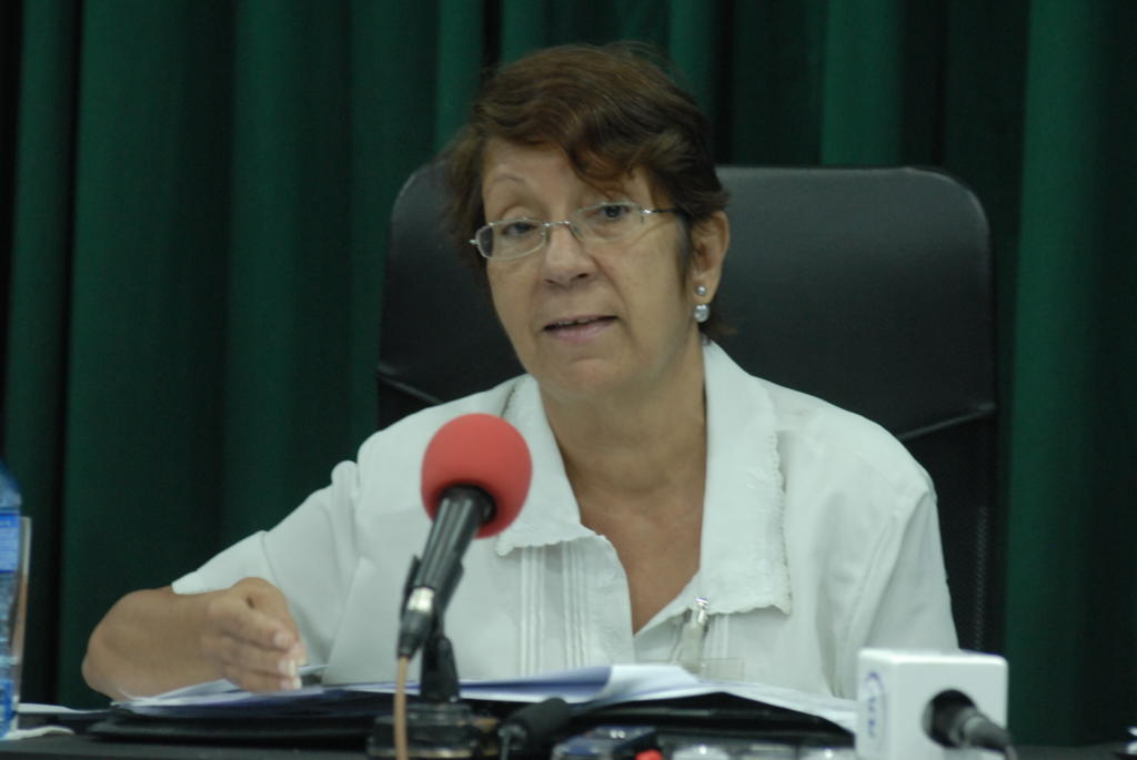 Mayda Molina Martínez, del IACC informó que primeramente los vuelos de Jet Blue se realizarán tres veces a la semana, y a partir del 30 de octubre lo harán diariamente. Foto: Heriberto González Brito