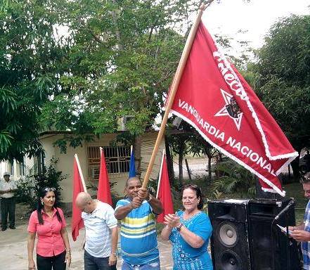 El secretario del Sindicato alza el estandarte. Foto: Juan Manuel Olivares Chávez