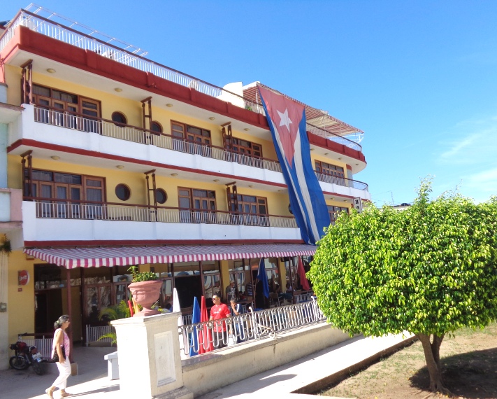 Como un emblema el hotel se yergue en el mismísimo centro histórico de la ciudad. Foto: Jorge Pérez