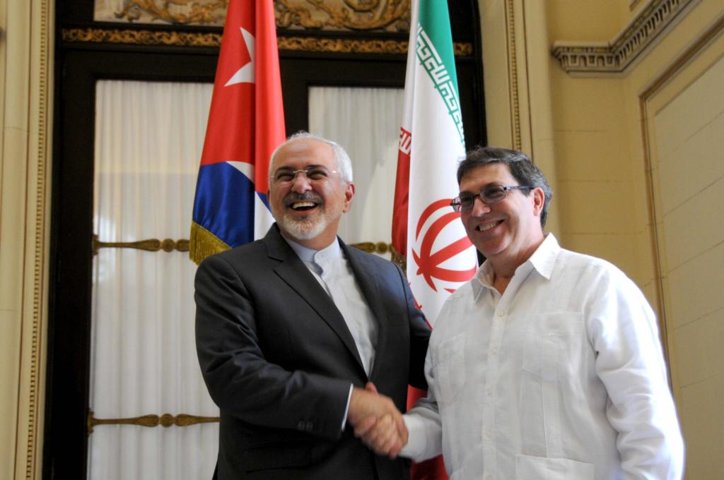 El canciller cubano Bruno Rodríguez Parrilla (D), recibe a su homólogo iraní, Mohammad Javad Zarif. ACN FOTO/Omara GARCÍA MEDEROS