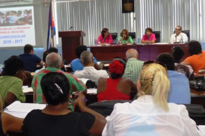 Evalúa ministra de Educación inicio del curso escolar