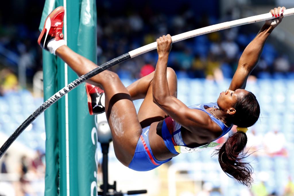 Yarisley Silva en la clasificación del salto con pértiga del atletismo de los Juegos Olímpicos de Río de Janeiro, en el Estadio Olímpico João Havelange, Brasil. FOTO/Roberto MOREJON
