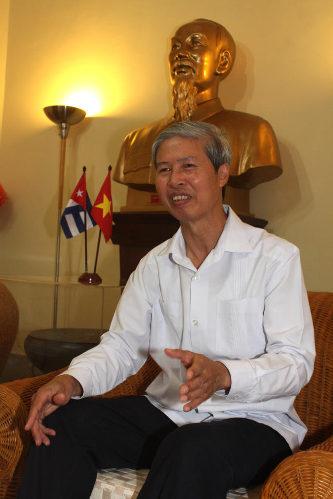 El embajador de Vietnam en Cuba, Duong Minh, trabaja por fortalecer los vínculos históricos entre ambas naciones y por ampliar la cooperación económica y la inversión. Actualmente prepara la reunión de la Comisión Mixta Intergubernamental que sesionará en octubre próximo en Hanói. Foto Rene Perez Massola