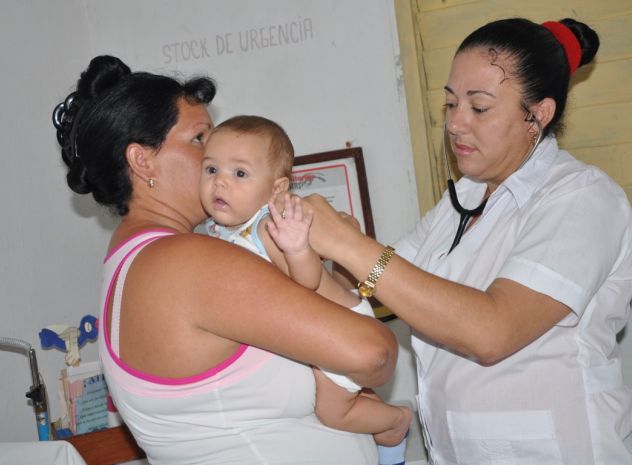 En uno de los consultorios ubicado en Jobo Rosado, municipio de Yaguajay, se brinda una esmerada atención a las gestantes y a los recién nacidos. Foto: Vicente Brito