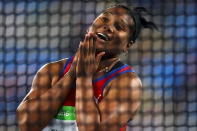 Denia Caballero se viste de bronce