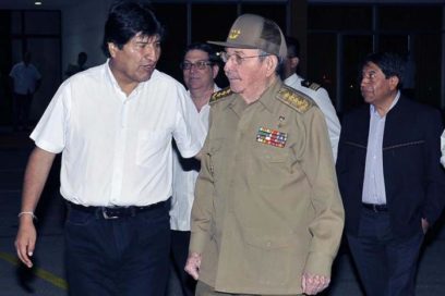 Raúl Castro despide a Evo Morales tras visita a Cuba