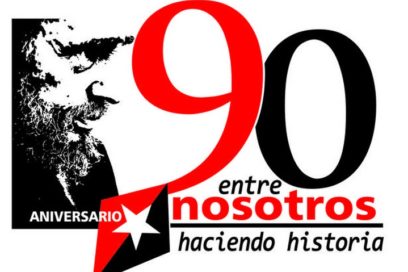 Fidel Castro asiste a gala cultural por su 90 cumpleaños