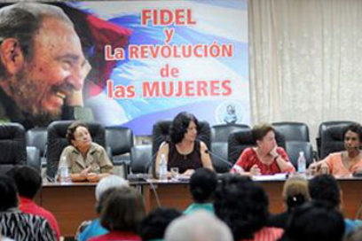 Realizan coloquio Fidel y la Revolución de las Mujeres