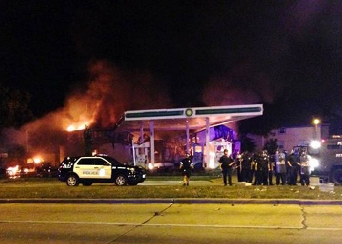 Si bien con anterioridad estas manifestaciones en Milwaukee tenían un carácter pacífico, ahora se han tornado violentas. Foto: AFP