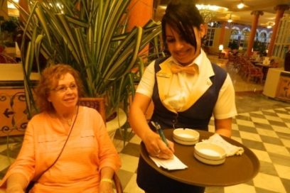 Felicitan a trabajadores del turismo en el día mundial del sector