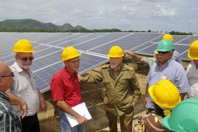 Inaugura Ramiro Valdés obras sociales en Isla de la Juventud