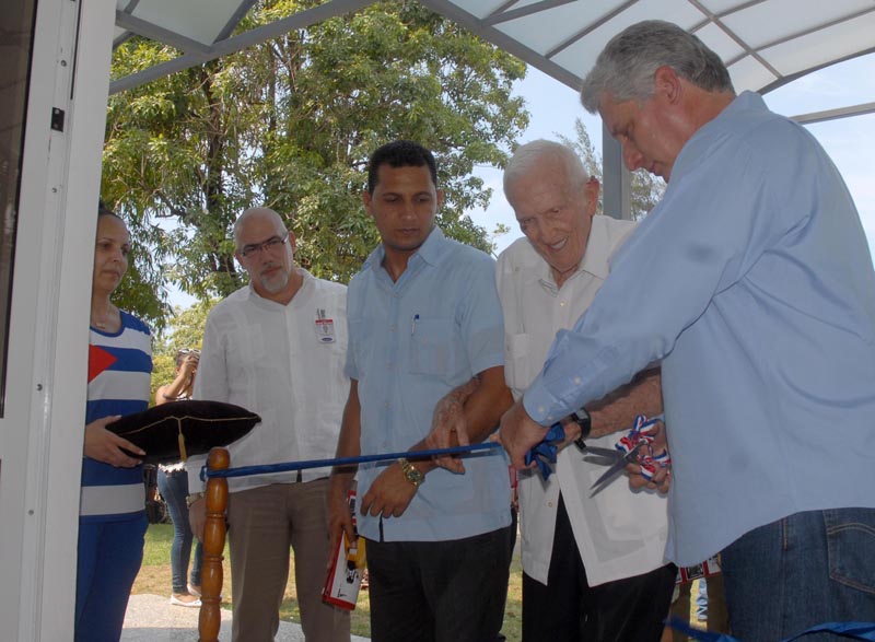 Miguel Díaz-Canel y José Ramón Fernández durante la inauguración del Centro de Investigación del Deporte Cubano. Foto: Agustín Borrego Torres