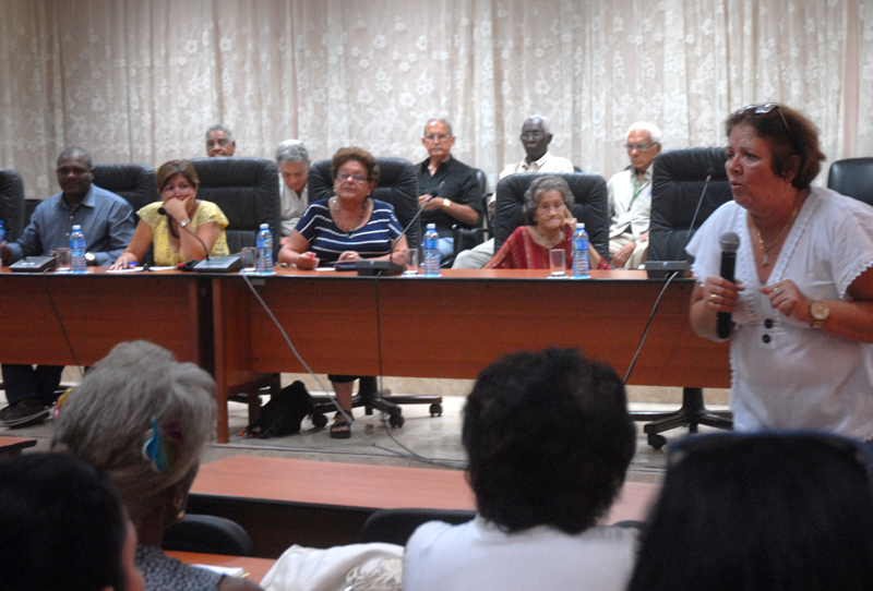 A través del activismo sindical funcionan Grupos de Asesores, que se desempeñan como como tutores, maestros de oficios, expertos y consultantes, explicó Xioma Enríquez, funcionaria de la CTC . Foto: Agustín Borrego
