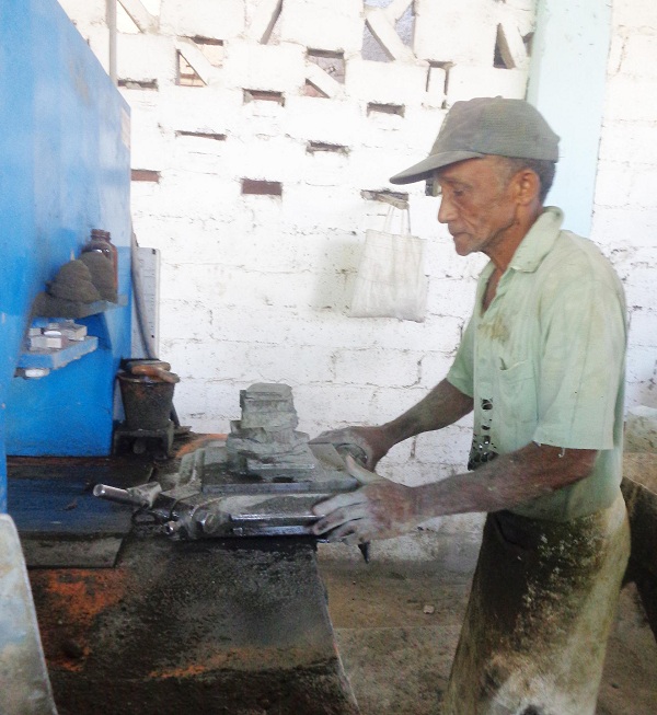 En el establecimiento La Campana, de Empromac los nuevos equipos humanizan la labor y repercuten en el incremento de la productividad. Foto: Betty Beatón