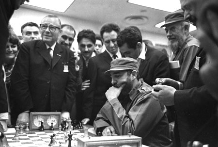 Fidel durante la Olimpiada Mundial de Ajedrez, celebrada en La Habana en 1966.