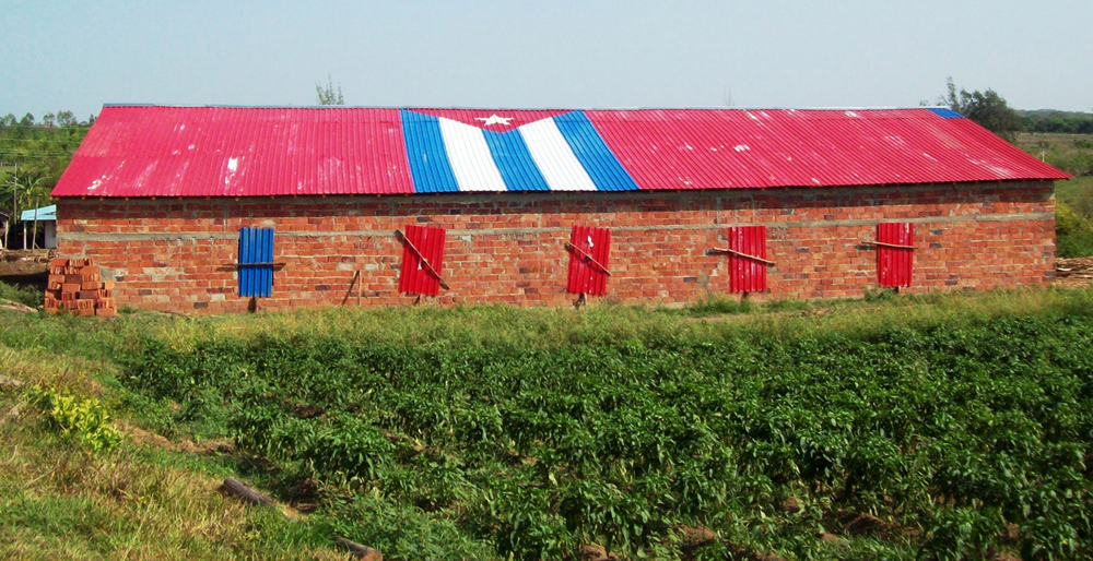 La casa nueva sobresale también por su colorido. Foto: Ramón Barreras 