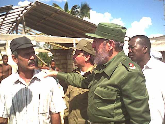 En un recorrido por Matanzas, fuertemente afectada por el huracán Michelle en el 2001. Foto: Hugo García