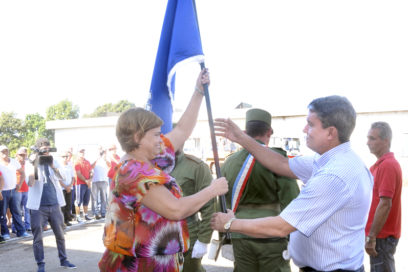 Bandera de Proeza Laboral ondea en fábrica de ómnibus de Guanajay