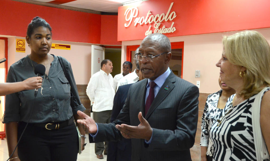 Pakalitha Bethuel Mosisili, primer ministro del Reino de Lesoto al llegar este domingo a Cuba para realizar una visita oficial que se extenderá hasta el venidero 29 de septiembre. Foto: Joaquín Hernández
