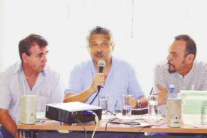 (De izquierda a derecha) Sergio Guerra Vilaboy, Pedro Pablo Rodríguez y Carlos E. Bojórquez Urzaiz, durante una anterior presentación de Chacmool.