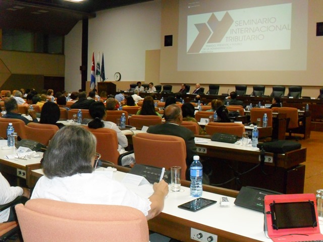XIV Seminario Internacional Tributario que acontece en el Palacio de Convenciones de La Habana hasta el próximo viernes. Foto: Francisco Rodríguez