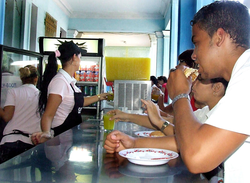 Entre los programas que serán evaluados están las nuevas formas de gestión no estatal que ejecuta el Ministerio de Comercio Interior.