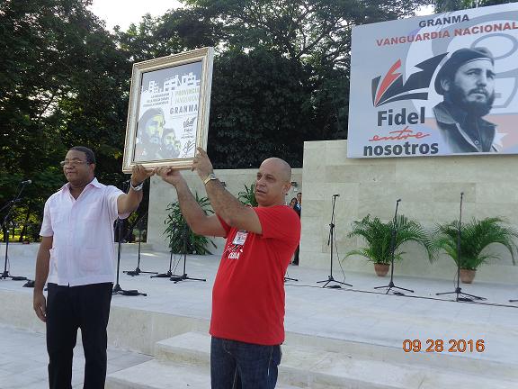La provincia Granma recibe por segundo año consecutivo la condición de Vanguardia Nacional de los CDR. Foto: Lianet Suárez Sánchez