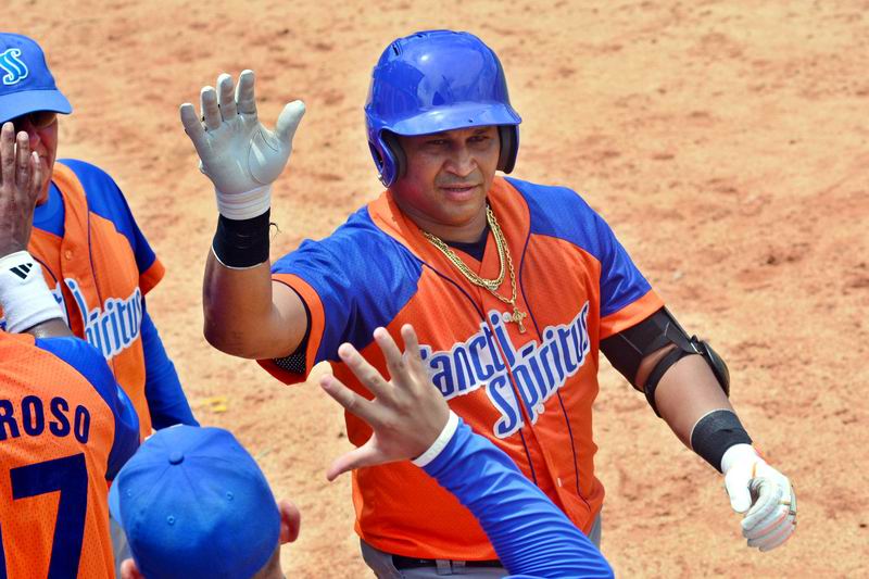 El espirituano Frederich Cepeda, envuelto en otra gran temporada. ACN FOTO/ Osvaldo GUTIÉRREZ GÓMEZ