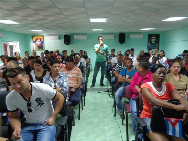 Un amplio debate se produjo en el activo, en el que los participantes expresaron sus preocupaciones. Foto Manuel Valdés.