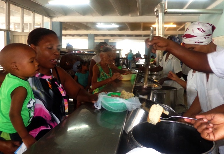 Los evacuados tienen la alimentación garantizada.