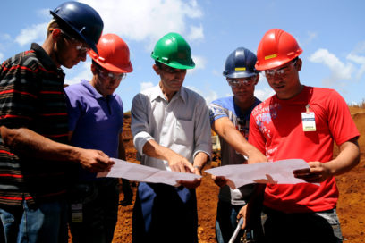 Congratulan a los obreros geólogos mineros