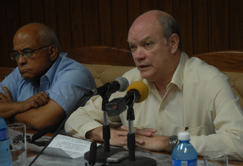 Momentos de la conferencia de prensa donde el ministro cubano Rodrigo Malmierca informó que esta es la mayor feria que se ha realizado en 34 años. Foto: Agustín Borrego