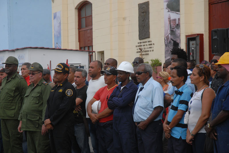 Ayuda humanitaria venezolana arriba al puerto de Santiago de Cuba. Foto: Agustín Borrego Torres.
