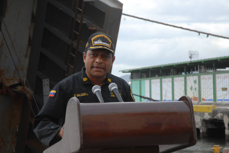 Ayuda humanitaria venezolana arriba al puerto de Santiago de Cuba. Foto: Agustín Borrego Torres.