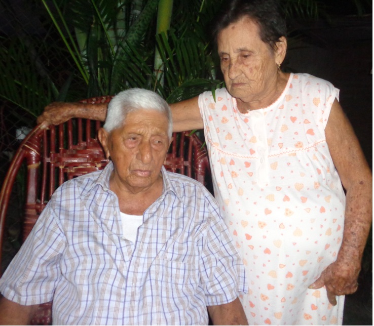 Los esposos Ángel y Neris confían regresar muy pronto a una Baracoa renacida. Fotos: Betty Beatón Ruiz