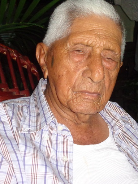 Con 104 años Ángel mantiene fortaleza y lucidez increíbles y la esperanza de que su Baracoa sane de las heridas del huracán y vuelva a brillar como la primada de Cuba