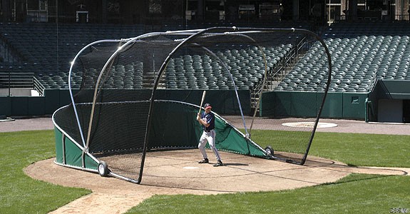 Un Back Stop para los entrenamientos de béisbol en Cuba tiene un costo superior a los 7 mil dólares.