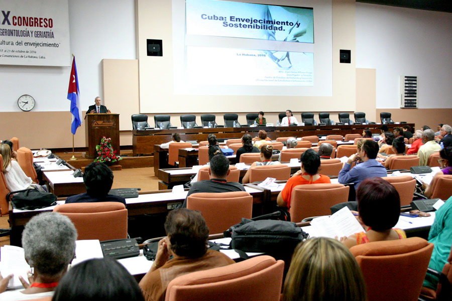 Apertura del IX Congreso Nacional de Gerontología y Geriatría, el cual sesiona en el Palacio de Convenciones de La Habana hasta el 21 de octubre. Foto: César A. Rodríguez 