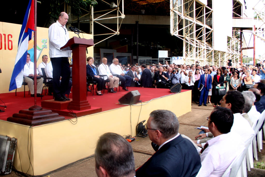 El ministro cubano de Comercio Exterior e Inversión Extranjera, Rodrigo Malmierca Díazinformó que asisten a esta feria un total de 73 países, nueve más que en la anterior, y 3 mil 500 expositores. Foto: César A. Rodríguez 