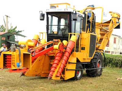 A los campos llegan nuevas tecnologías que favorecen el corte de caña. Foto: Jorge Pérez Cruz