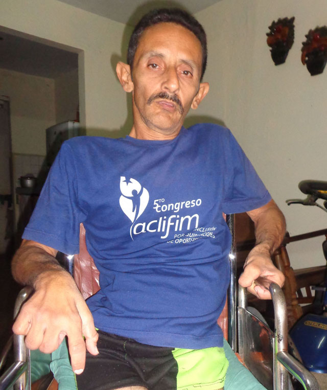 Andrés Machín: “El bloqueo yanqui obstaculiza la ayuda a personas cubanas con discapacidades físico motoras”. Foto: Martínez Alejo