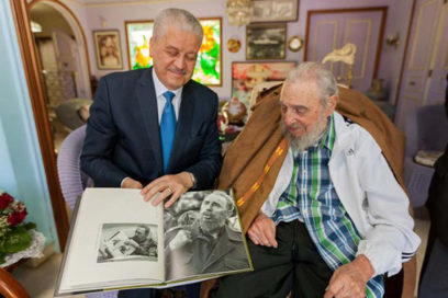 Fidel sostiene cordial encuentro con Primer Ministro de Argelia