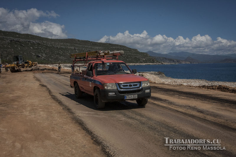 Con el nuevo asfalto se borran las huellas dejadas por Matthew al vial en la zona del Bate Bate. Foto: Reno Massola 